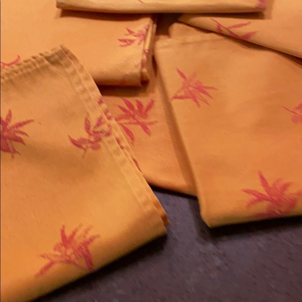 Very nice napkins with olive branch set of 6